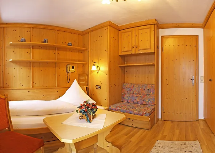 מלון Edelweiss 3*