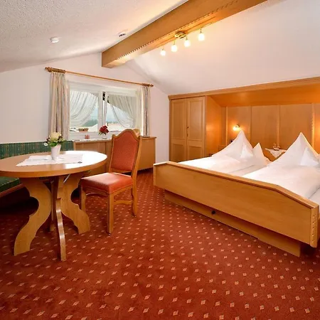 Edelweiss Garni Hotel