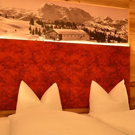 Hotel Edelweiss Garni 3*