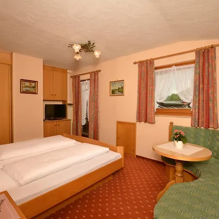 Edelweiss Garni Hotel 3*