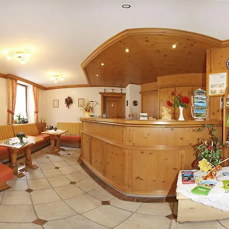 Hotel Edelweiss Garni 3*