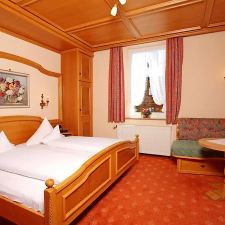 Edelweiss Garni Hotel