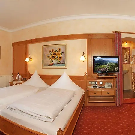 Hotel Edelweiss Garni 3*