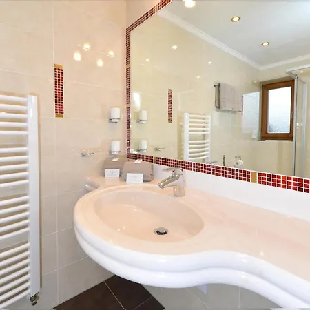 Edelweiss Garni Hotel