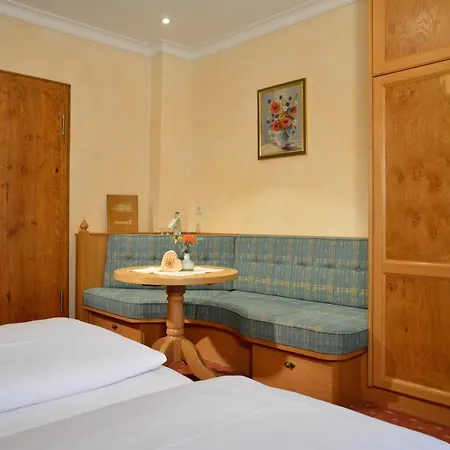 Edelweiß Garni Hotel 3*